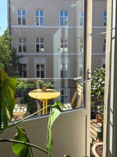 Bright flat overlooking Sofienbergparken - 8