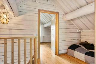 Timber cabin with sauna by the lake in Isaberg - 1