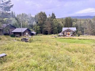 Old farmstead with log cabins by river at Lonin - 0