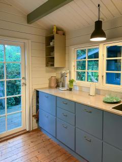 Log cabin with annexe and natural garden - 8