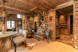 Timber cabin with stone fireplace and fell views - 8