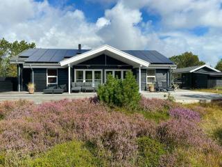 Cozy summer house with a large natural plot - 0