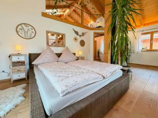 Loft with lily pond and mountain pastures - 1