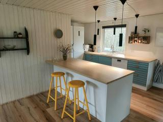 Summer house with quiet garden and shared pool - 7