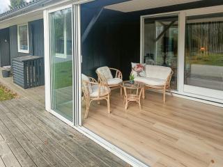 Summer house with quiet garden and shared pool - 6