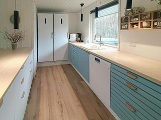 Summer house with quiet garden and shared pool - 3