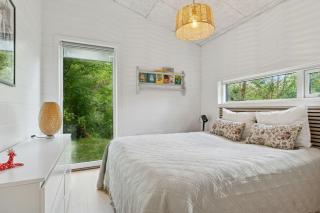 Holiday home with large doors and forest - 2