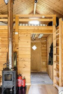 Log cabin with hot tub and nature right outside - 2