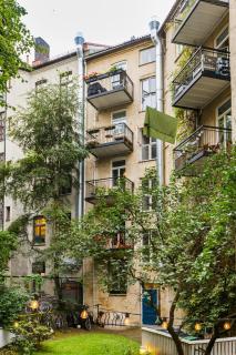 Light apartment with rooftop views in Toyen - 7