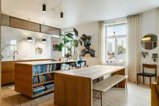 Light apartment with rooftop views in Toyen - 6