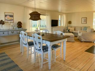 Nordic-style summer house near forest and beach - 4