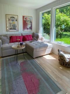 Renovated holiday home with enclosed flower garden - 9