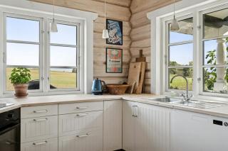 Charming log house by fjord and fields - 5