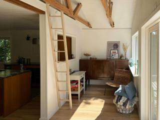 Summer house with private garden by the beach - 2