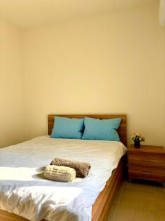Breezy 3-Bedroom Apartment with Panoramic Views - 8