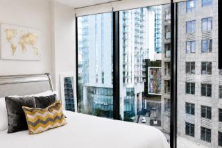 The Luxe City View Romantic Escape - 1