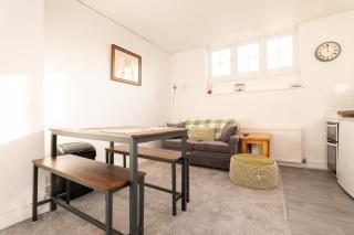 Aesthetic Ampthill Apartment - 1