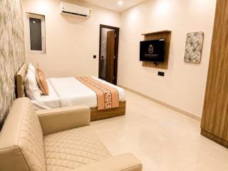 Hotel BM Velvet-The Premium Rooms " 5 Min Walk From Sector 18 Rohini Metro Station " Couple Friendly " - 3