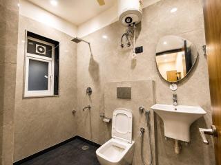 Hotel BM Velvet-The Premium Rooms " 5 Min Walk From Sector 18 Rohini Metro Station " Couple Friendly " - 4