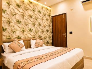 Hotel BM Velvet-The Premium Rooms " 5 Min Walk From Sector 18 Rohini Metro Station " Couple Friendly " - 7