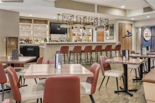 Best Western Plus Bridgewater Hotel & Convention Centre - 3
