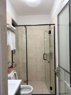 Serene Studio near JKIA, SGR with pool & gym - 6