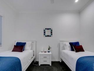 Urangan Family Friendly home with views & wifi by Custom Bnb Hosting - 2