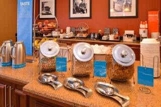 Hampton Inn by Hilton Litchfield - 2