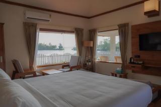 Lakefront Villa with Bathtub & Backwater Views Varkala - 5