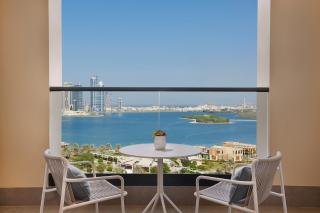 DoubleTree by Hilton Sharjah Waterfront Hotel And Residences - 8