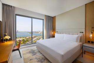 DoubleTree by Hilton Sharjah Waterfront Hotel And Residences - 9