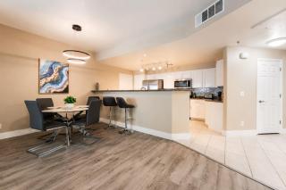 2 BR Vegas Oasis Pool Parking Near Strip - 6