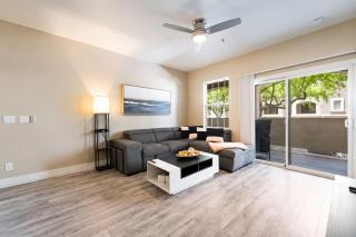 2 BR Vegas Oasis Pool Parking Near Strip - 0