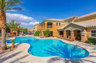 2 BR Vegas Oasis Pool Parking Near Strip - 5