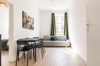 Cozy 2BR Apt with Living Room Near Westbahnhof - 4