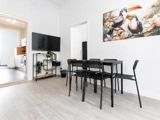Cozy 2BR Apt with Living Room Near Westbahnhof - 8