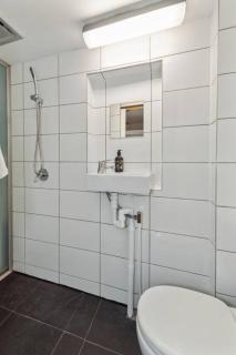 Group Stays Made Easy Opp Victoria Mkt by Custom Bnb Hosting - 8