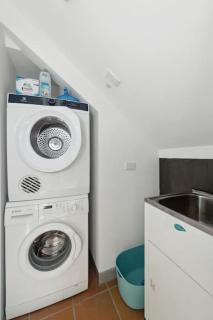 Group Stays Made Easy Opp Victoria Mkt by Custom Bnb Hosting - 6