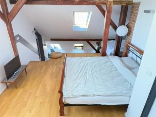 Quiet Loft Great for Couples & Families - 3