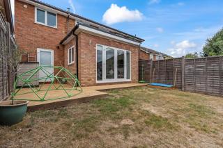 Bracknell - Modern 3 Bed House - Free Parking, Sleeps 5 - 5