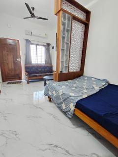 AGM Homestay- Budget AC Studio suite with Kitchen & Bath - 9