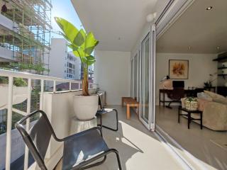 Elyra - Stylish, central and secure 2 bedroom apartment with ACs and work setup - Cape Town - 2