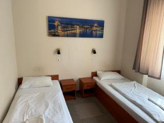 FREE MASSAGE, FREE BREAKFAST, no PARKING - 1