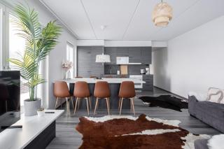 Luxurious Penthouse - Hot Tub & Sauna - 2