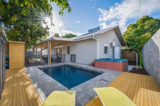 Villa Familiale avec Piscine, Jacuzzi et Balnéo - 0