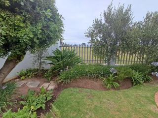 Garden apartment on the beach - 6