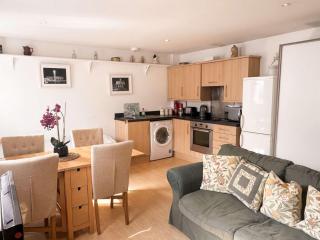 Cozy central studio opposite to Wills memorial building - 0