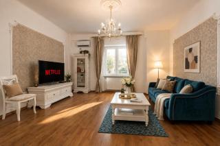 2BR Apartment near University Square with Balcony - 9