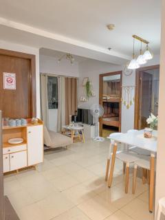 2BR Staycation Near BGC & McKinley Hill - 0