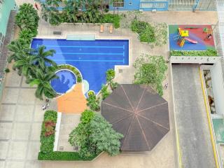 2BR Staycation Near BGC & McKinley Hill - 6